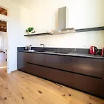 Διαμέρισμα Vue Sur Jardin In Center Town *