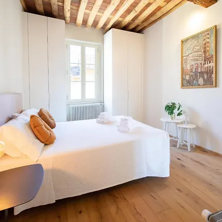 Apartment Vue Sur Jardin In Center Town