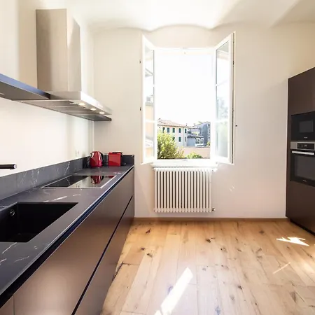 Apartment Vue Sur Jardin In Center Town