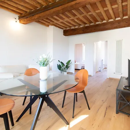 Apartment Vue Sur Jardin In Center Town
