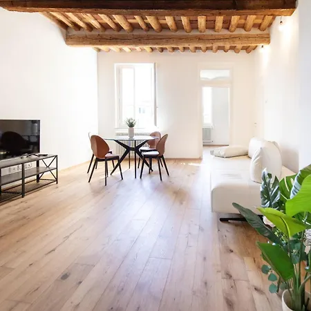 Apartment Vue Sur Jardin In Center Town *